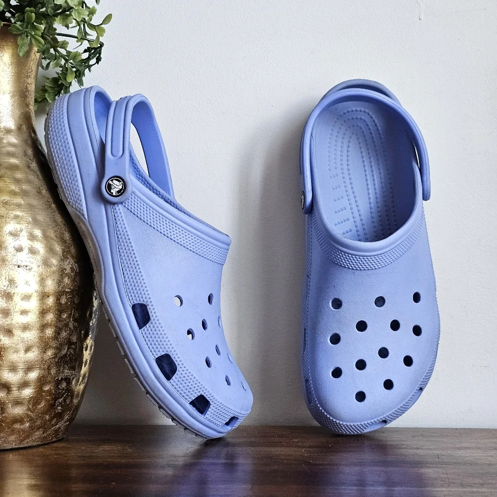 💎 Crocs Classic Clog Lavender Blue Men’s Size 12 Waterproof Comfort Slip-Ons